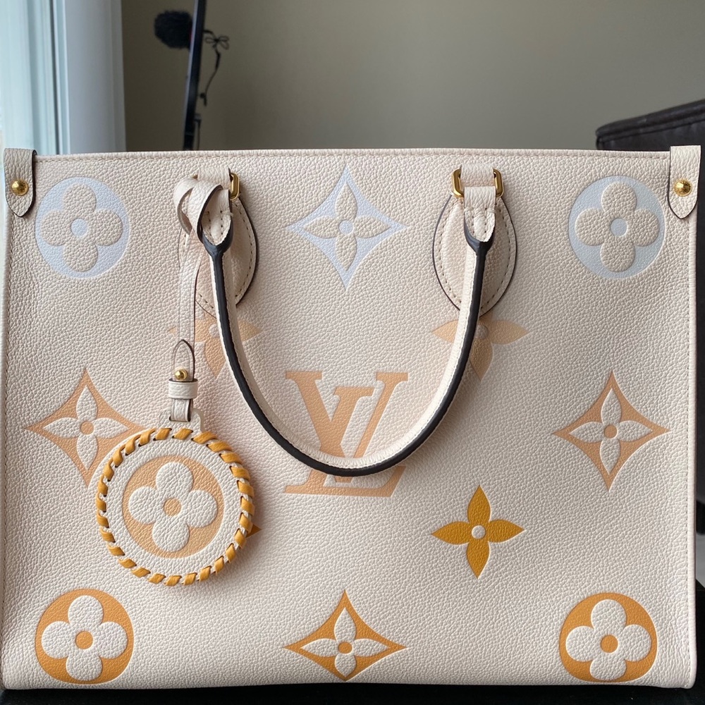 ♥️♥️SOLD♥️♥️ OnTheGo MM By The Pool Monogram Empreinte Leather.